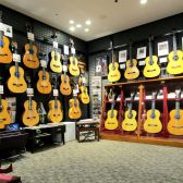 【中古ギターフェア開催中】　　　錦糸町マルイクラシック店　　　　　　　　　一期一会でもある中古楽器との出会い、ぜひ素敵な1本とめぐり逢ってください🍓　