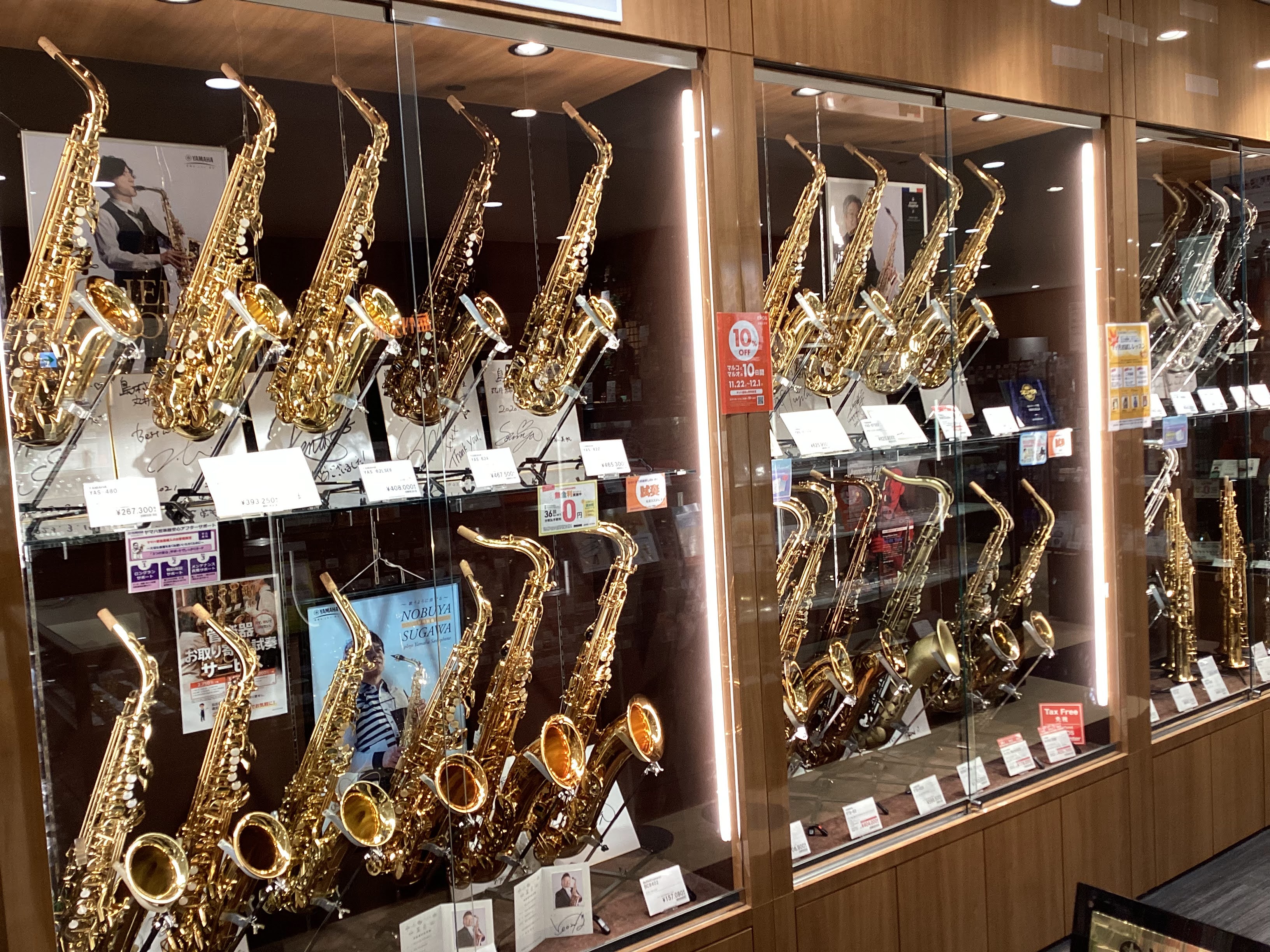 CONTENTS選定品とは当店で展示中の選定品をご紹介フォームでのお問い合わせ・試奏予約はこちら選定品とは プロの演奏家が、同じ品番で吹き比べ一番良いとした楽器のことです。同じ品番でも多少の個体差がある場合があります。せっかく憧れの楽器を手に入れたのに、他の個体よりも吹きづらいのは嫌な気持ちになりま […]