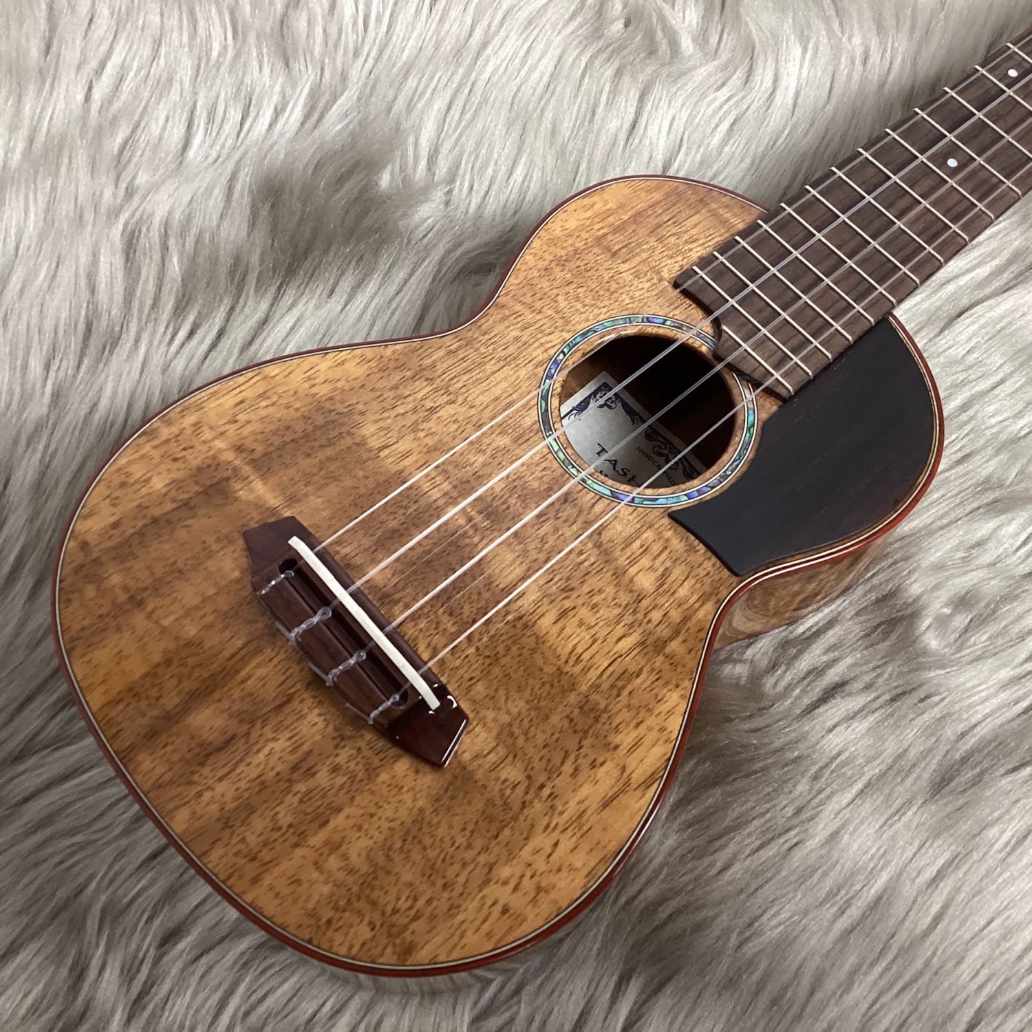 皆さん、こんにちは！ウクレレ担当の木村です🎸錦糸町マルイクラシック店では、美しい杢目と心地よい音色が魅力の"TASHIRO UKLELE"に加えて、日本を代表するギター工房"ASTURIAS"のウクレレを期間限定で展示しております。 どちらのブランドも生産本数が少なく、店頭で音色を体感しながら弾き比 […]