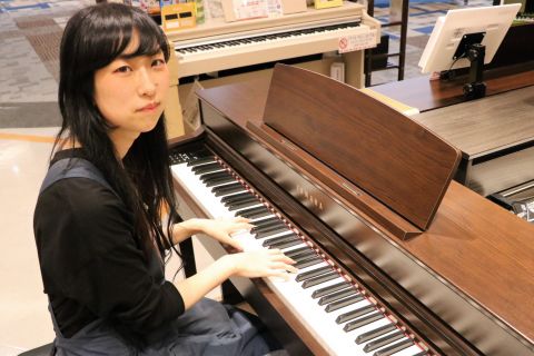 スタッフ写真 《ピアノアドバイザー、防音アドバイザー》電子ピアノ/キーボード/アコースティックピアノ 吉野