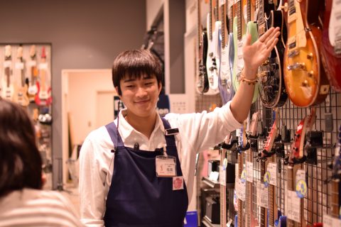 スタッフ写真 アンプ/弦 福森