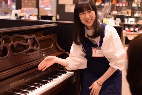 スタッフ写真 《ピアノアドバイザー、防音アドバイザー》電子ピアノ/キーボード/アコースティックピアノ 吉野