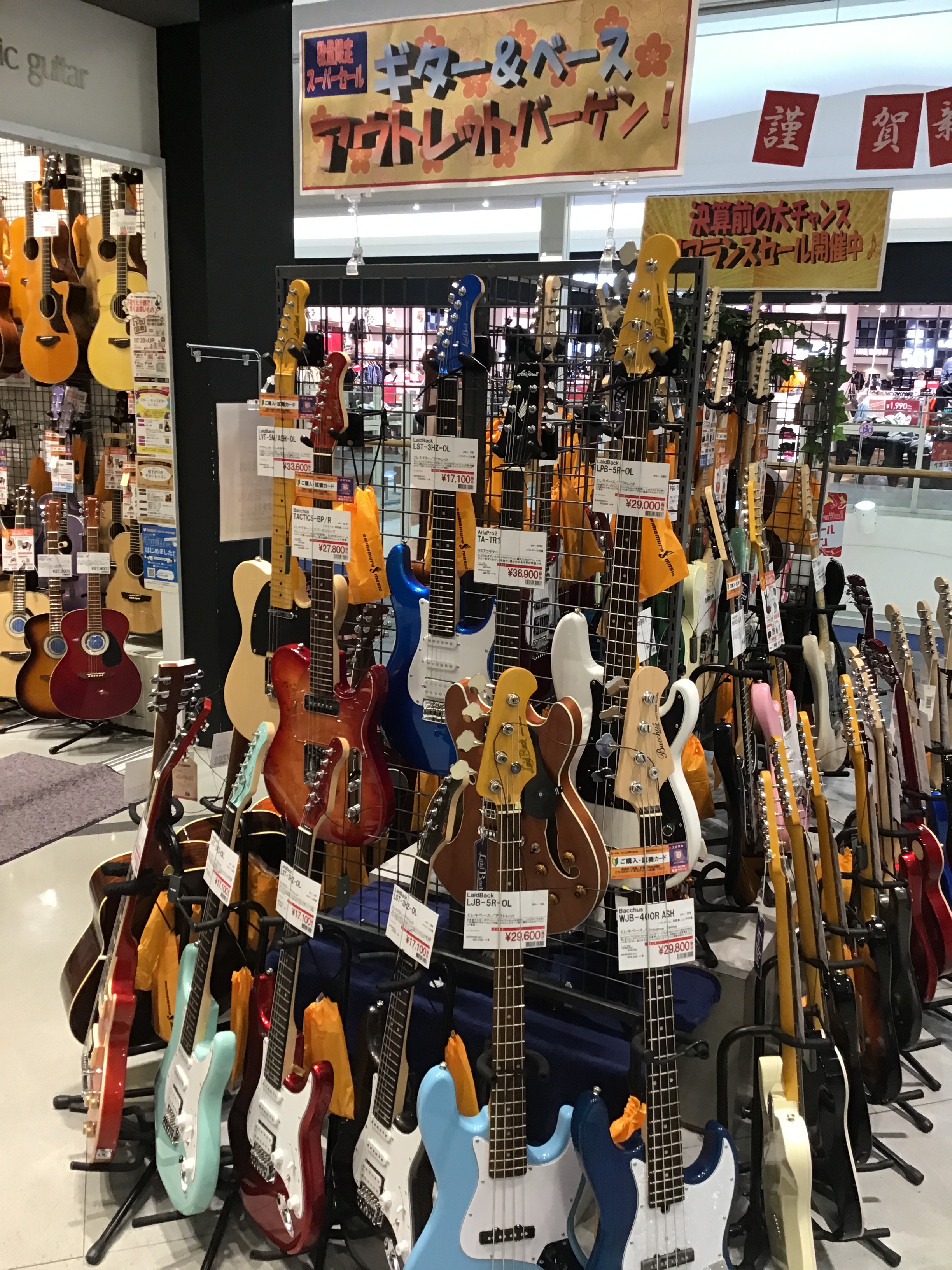 新品なのにめちゃくちゃ安い！ちょい傷アリのギター＆ベースがお買い得過ぎる！
