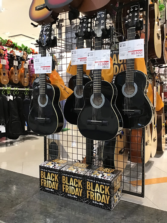 CONTENTSブラックフライデーフェア特別価格！！ブラックフライデーフェア 今年もブラックフライデーがやってきましたね！ハロウィンの次はブラックフライデー♪少しずつ街に広まっていますね。たくさんのお店が真っ黒な商品のフェアを行っています。島村楽器イオンモール神戸北店では、黒いミニギターを特別価格で […]