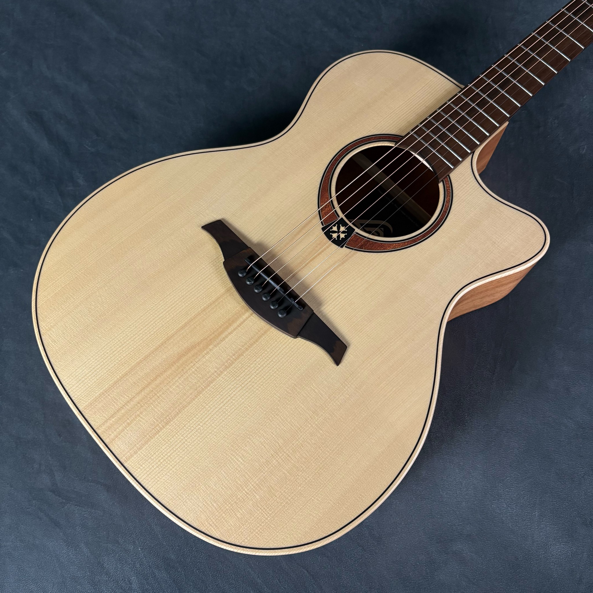 エレアコギターLAG T70ACE-NAT