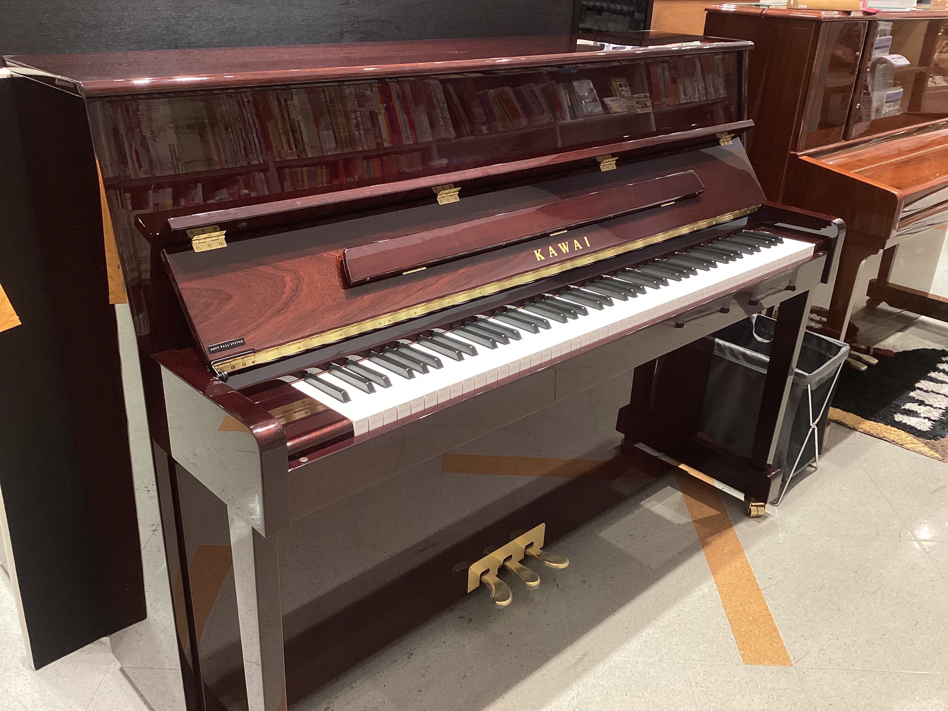 KAWAI　アップライトピアノK114SN