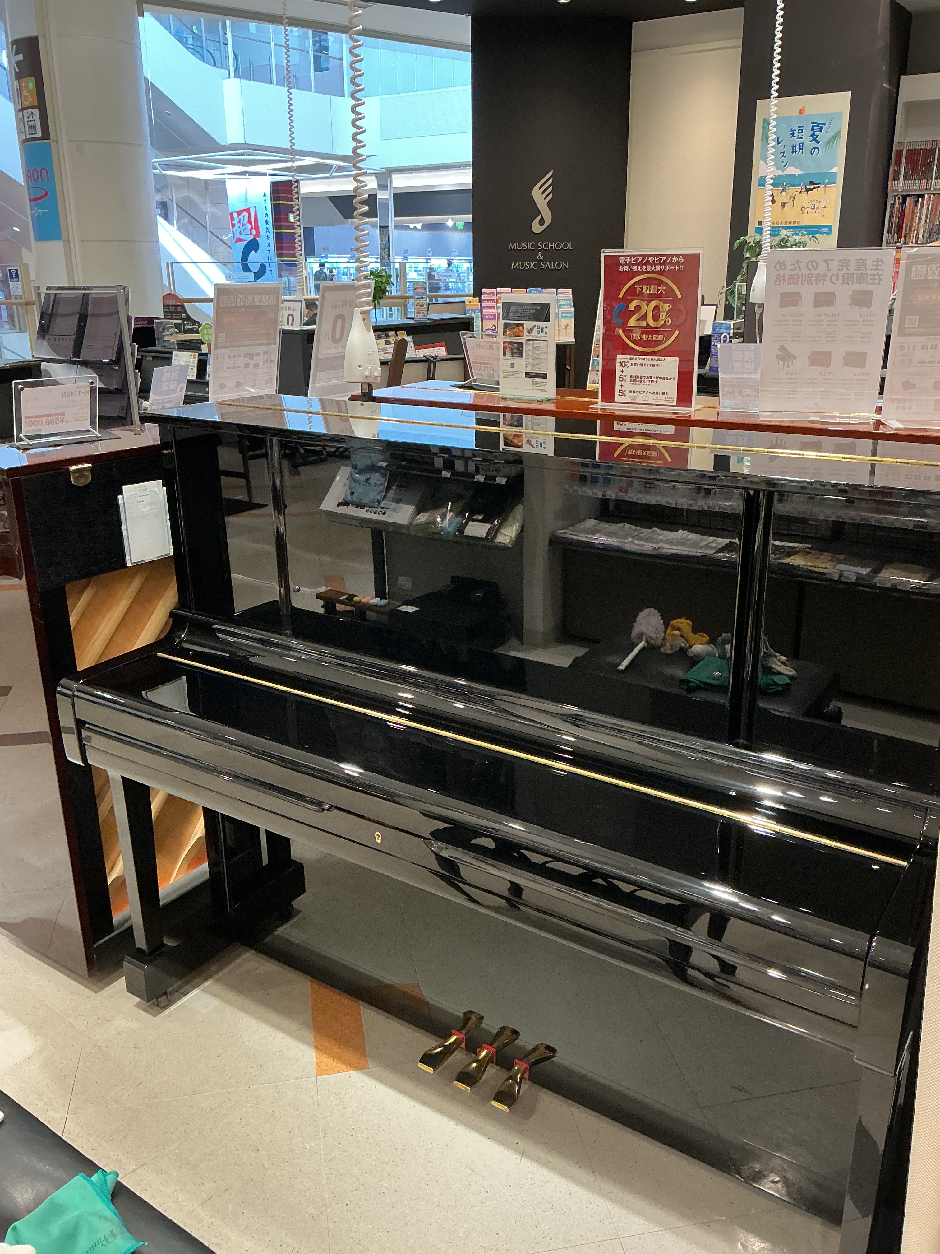 中古ピアノYAMAHA　UX1