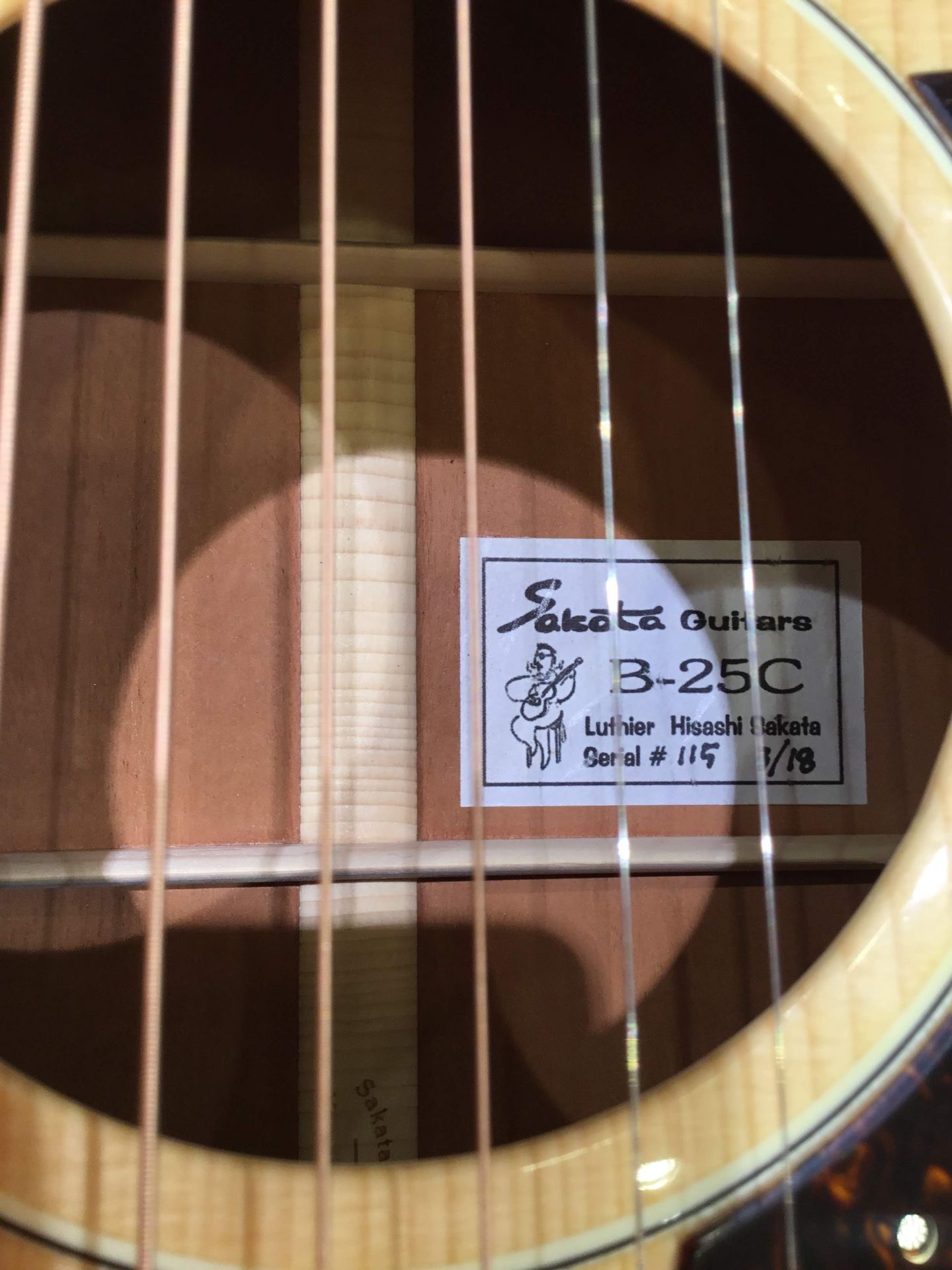【アコースティックギター】世界の名匠100に選ばれた坂田ひさし氏制作の逸品。Made in 山梨のSakata Guitars入荷しました！！