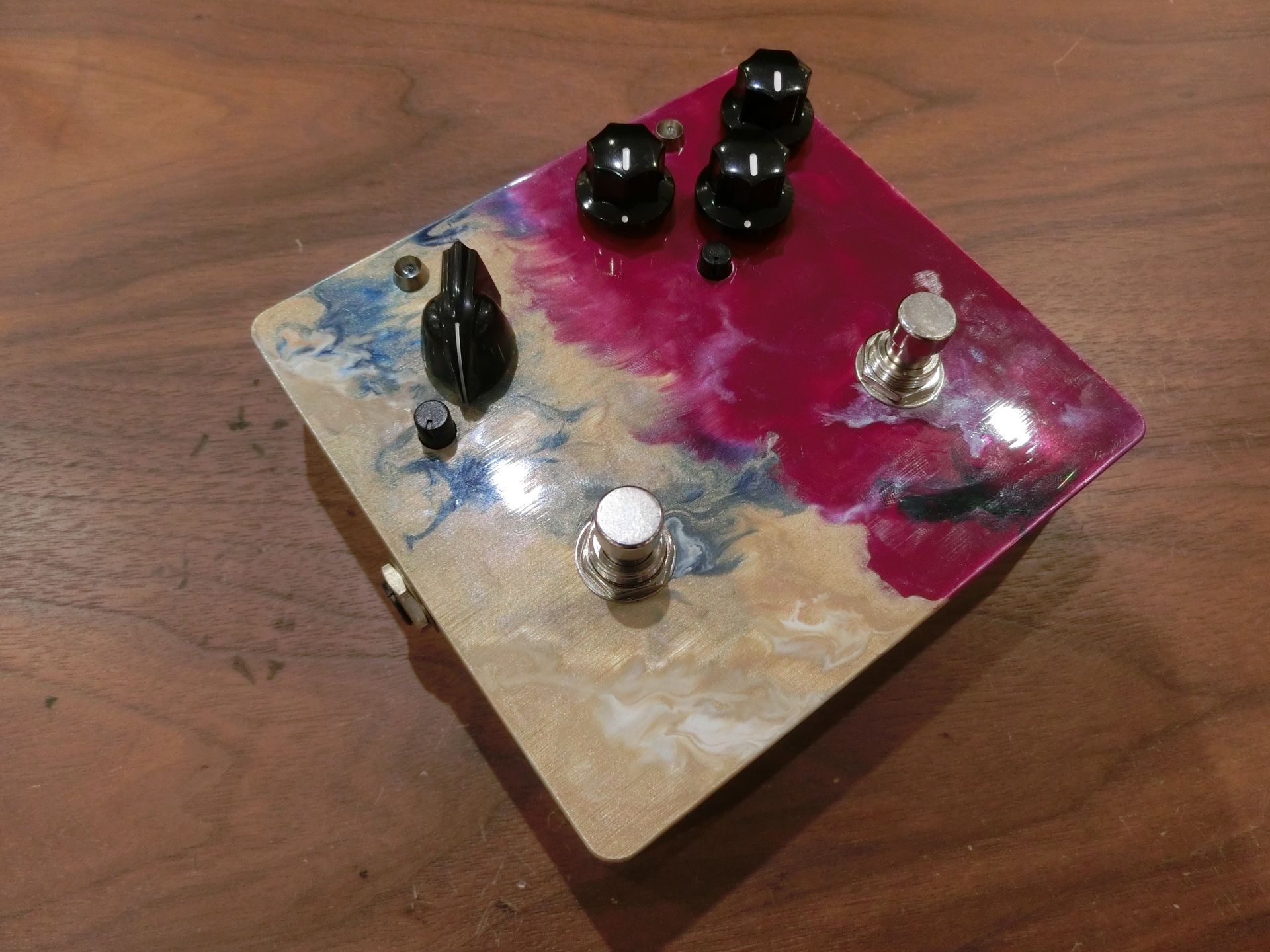 前回[https://www.shimamura.co.jp/shop/kofu/amp-effector/20180613/2307:title=Leqtiqueの甲府店スペシャルオーダーエフェクター[!!「CLHD＋9/9」!!]]をご紹介致しましたが、]]早くもオーダーしていたもう一つのエフェ […]