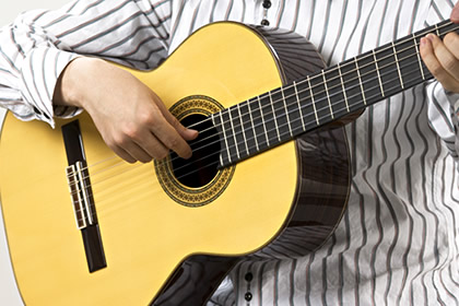 【山梨県のギター教室】アコギもエレキもギターのレッスンなら島村楽器。楽器のレンタルもあって初めての方でも安心です。