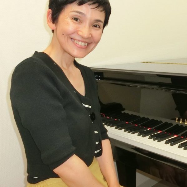 ピアノ・幼児の基礎音楽コース講師<br />
三井　由美