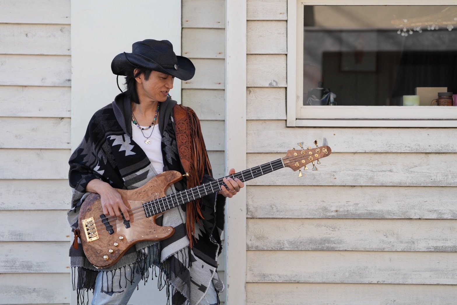 CONTENTSプロから演奏、サウンドの構築を学ぼう！イベント詳細お申込みについてプロから演奏、サウンドの構築を学ぼう！ こんにちは。島村楽器 甲府昭和店の目黒です。このたび、あの徳永暁人さんをお迎えして、店内にてスペシャルセミナーを開催します！プロならではの視点から、 「どう音作りを組み立てていく [&hellip;]