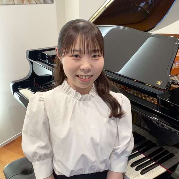 【中村彩椰】お子様～大人の方まで<br />
ピアノ<br />
【開講曜日】火・日曜日