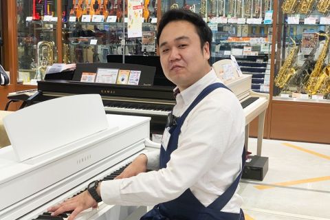 スタッフ写真 店長 猪野