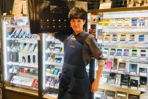 スタッフ写真 ウクレレ アンプ エフェクター 西村