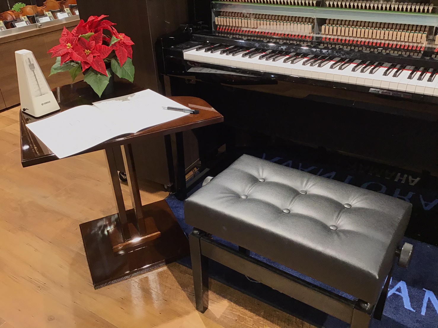 インテリア オシャレすぎるグランドピアノ型サイドテーブルが発売 セレオ国分寺店 店舗情報 島村楽器
