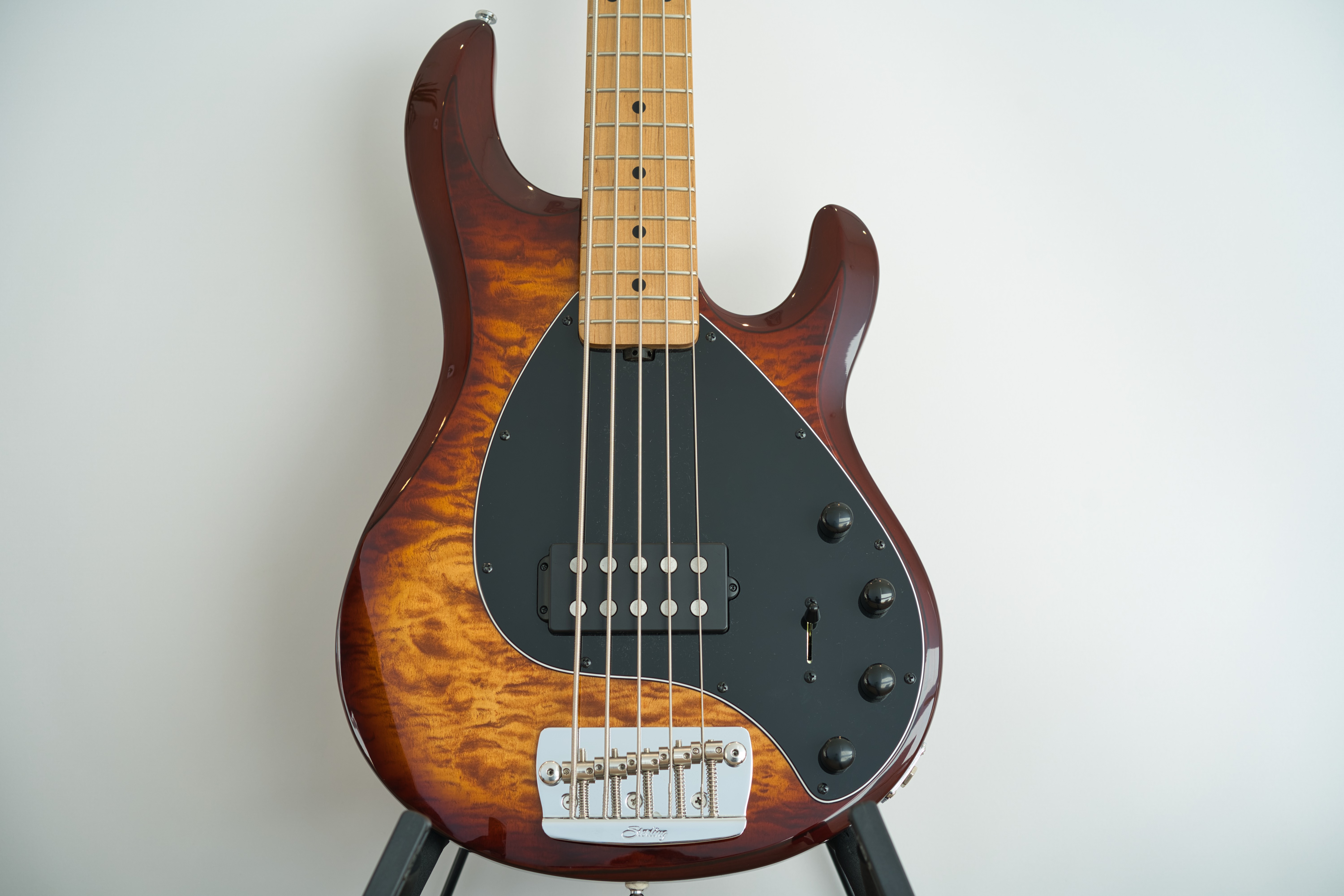 【中古入荷】コストパフォーマンスに優れたSTERLING by MUSICMAN / RAY35 ILBが中古で入荷です。