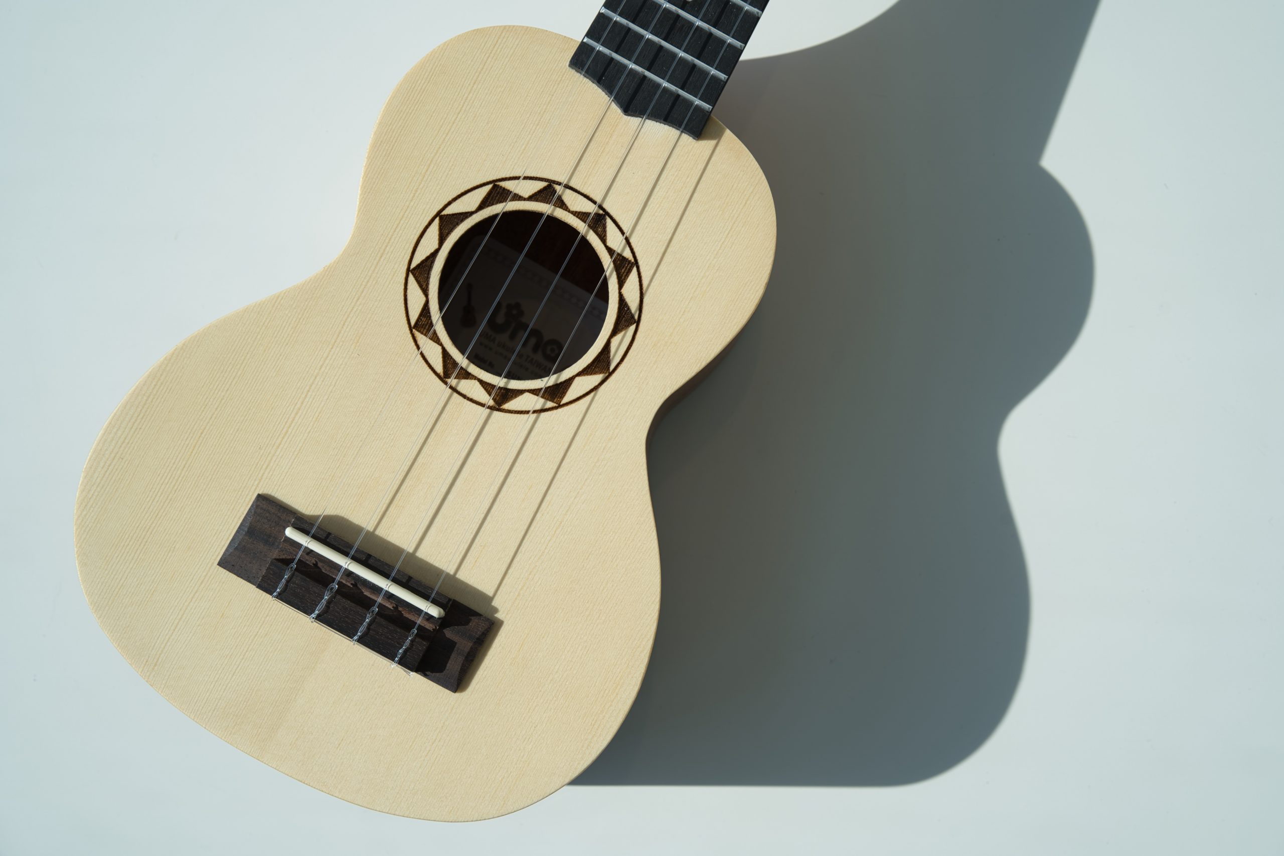 【新品入荷】太陽をモチーフにしたサウンドホールがキュートです！Uma UkuleleのUK-SUN-SS1が入荷しました！