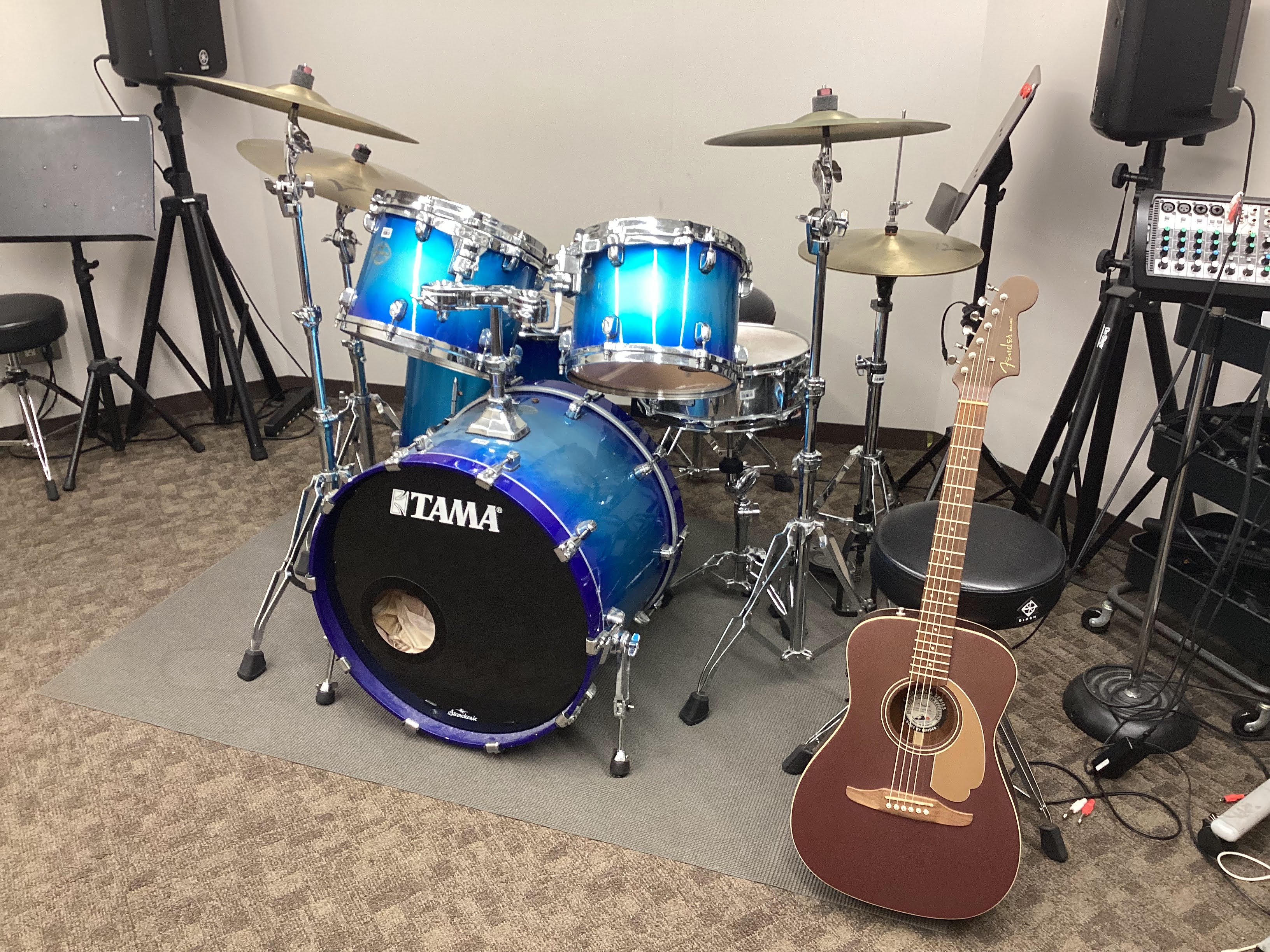 CONTENTSはじめにジャムセッションって何？JAM×JAMでやること次回開催日程とテーマ曲　☆毎月更新中参加方法おわりはじめに 皆さんこんにちは！4月から北海道より越してきた「髙橋(タカハシ)」と申します。皆さんの音楽生活がより楽しくなるようにサポートが出来たらと思います。タイトルの通りこの度初 [&hellip;]