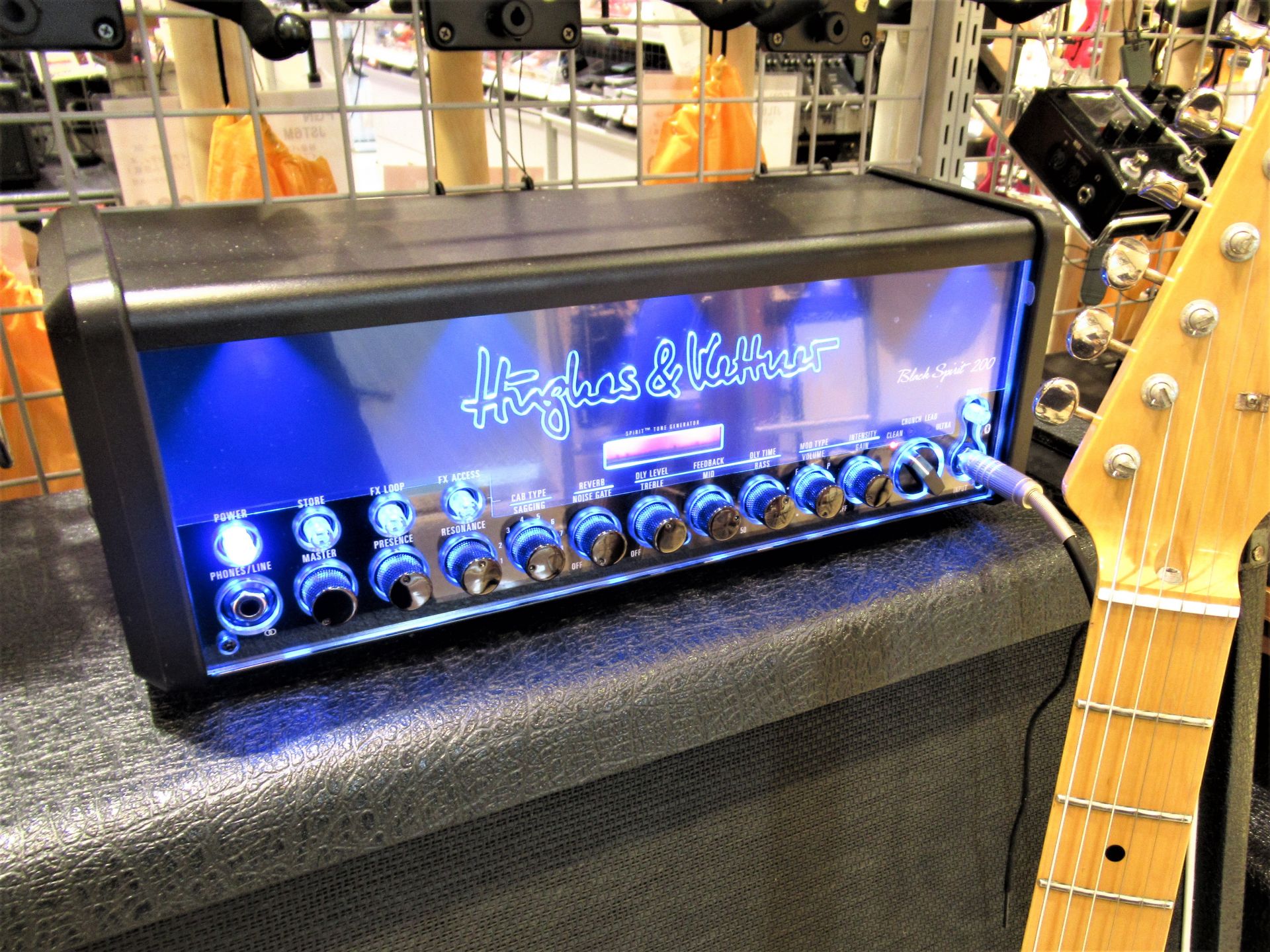 Hughes & Kettner Black Spirit 200 04