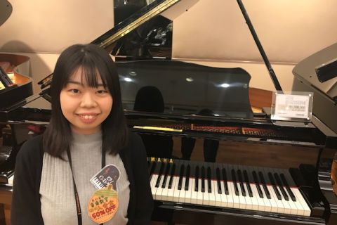 スタッフ写真 ピアノインストラクター 切付