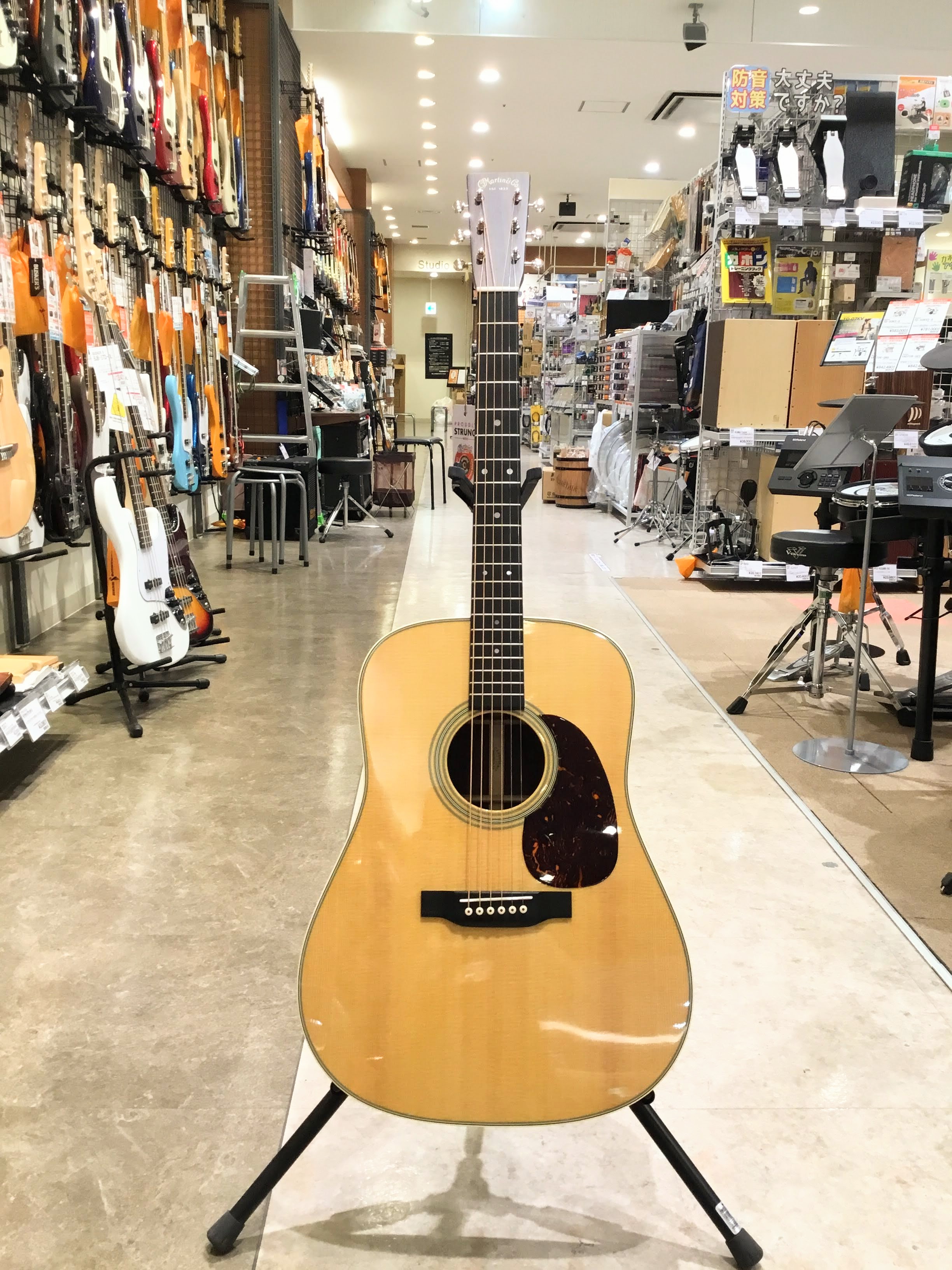 【アコースティックギター新入荷情報】Martin / D-28 Standard（NAT）