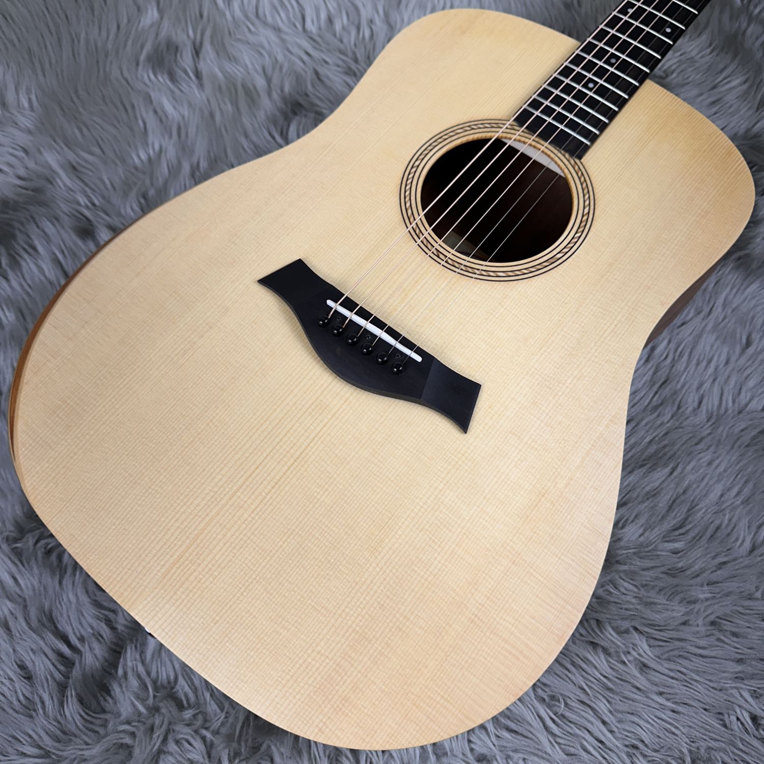 Taylor　エレアコギターAcademy 10e