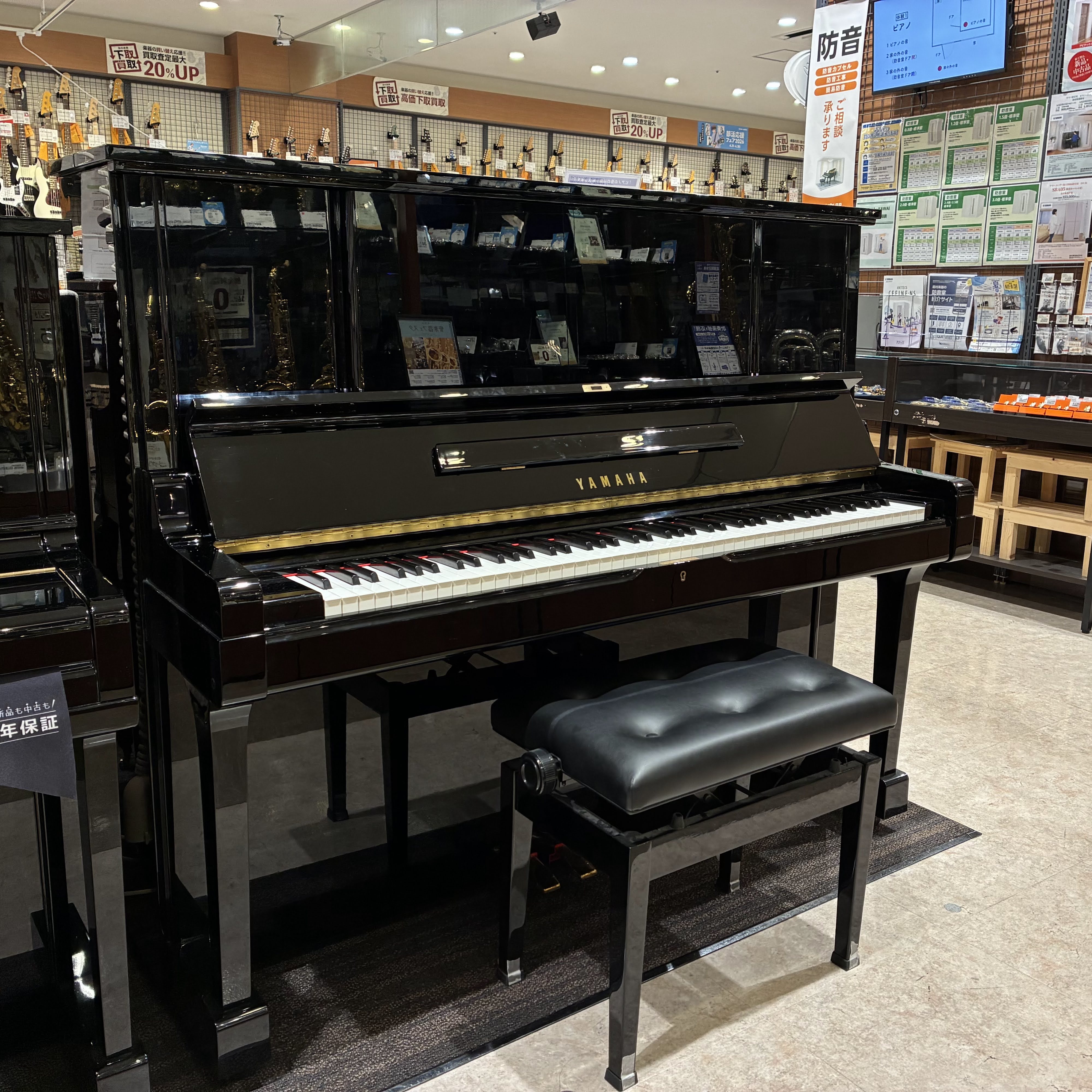 中古アップライトピアノYAMAHA　UX3(1983年製)