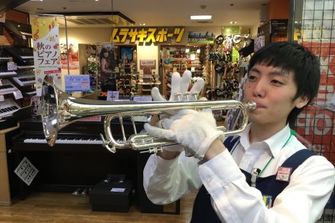 スタッフ写真 金管楽器・練習器具 鈴木 陽