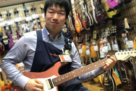 スタッフ写真 エレキギター、エフェクター、電子ピアノ 吉田 真仁