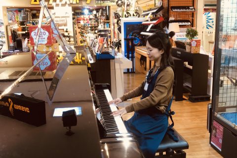 スタッフ写真 アコースティックピアノ、電子ピアノ、キーボード、キーボードアクセサリー 植村