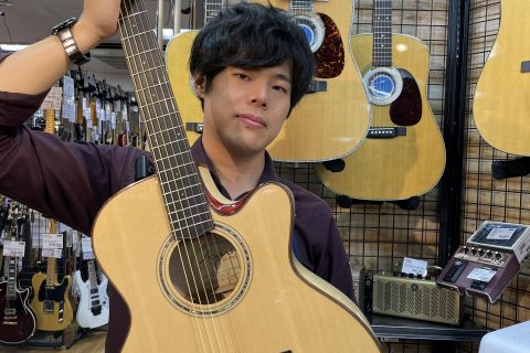 店長　アコースティックギター担当川本　康博