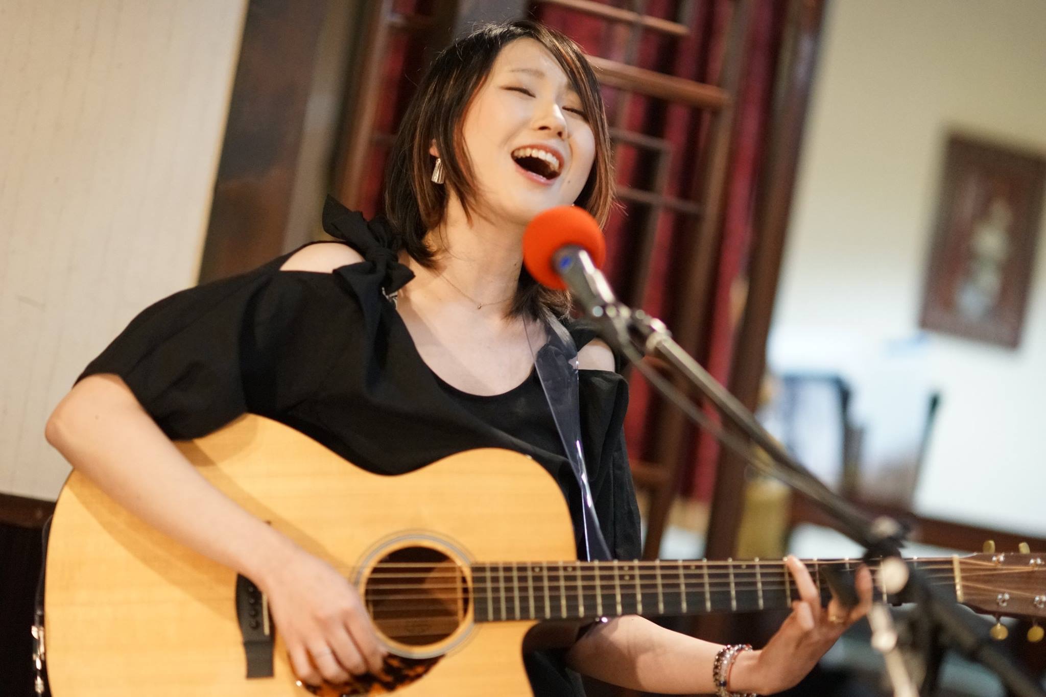 こんにちは。島村楽器三宮オーパ店の山本と申します。 今回は、金曜日に開講しているヴォーカルレッスンの講師 出井茉莉花による演奏動画をご紹介します！ CONTENTS講師プロフィール演奏動画コース概要レッスンのお問合せはコチラから♪講師プロフィール 大阪音楽大学短期大学部 ポピュラーコース ヴォーカル […]