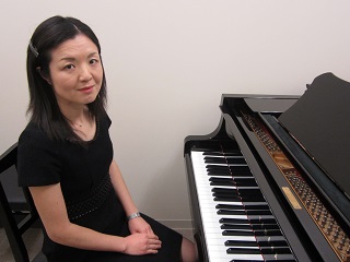 **宮腰 いづみ（みやこし いづみ） [http://www.shimamura.co.jp/lesson/course/piano/:title=ピアノ教室について] **先生について知ろう!! Q and A ***♪どのようなレッスンをしていますか？ 例えばお子さんですと、とにかく褒めます。あ […]