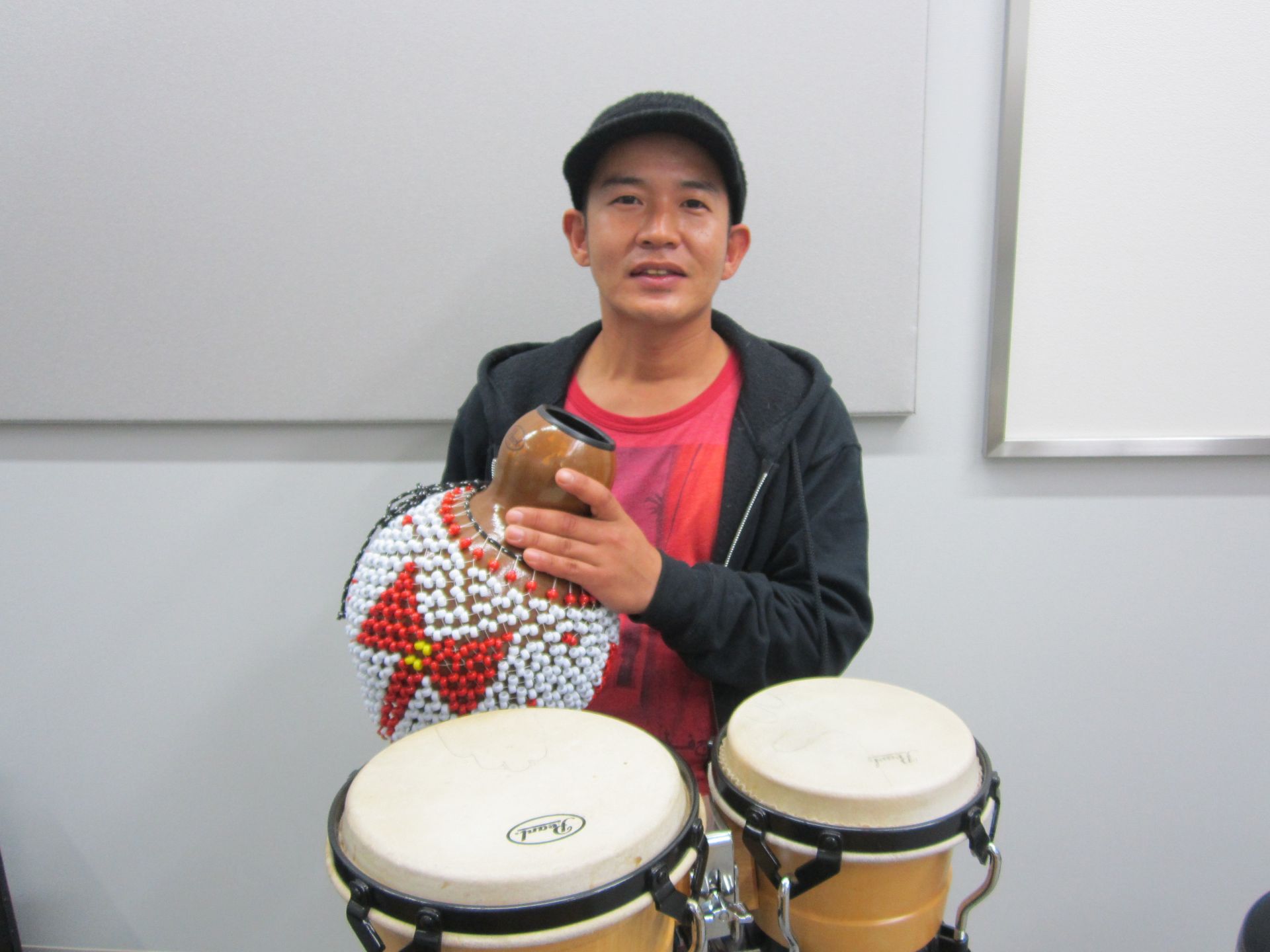 **江波　寛（えなみ　ひろし） [http://www.shimamura.co.jp/lesson/course/latin-percussion/::title=ラテンパーカッション教室について] **先生について知ろう!! Q and A ***♪ラテンパーカッションをやろうと思ったきっかけは […]