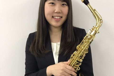 スタッフ写真 サックスインストラクター 岸野 加奈