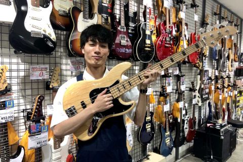 スタッフ写真 ベース 坂下 嵩