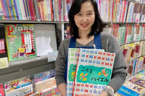 スタッフ写真 楽譜、ファンシー 長崎 直子