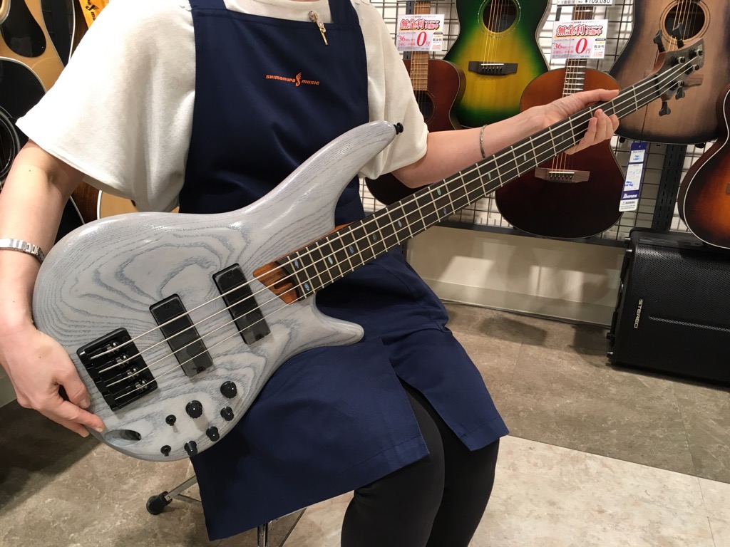 *Ibanezと島村楽器とのコラボレーションモデルベースが待望の入荷です！ **担当者より 前モデルのSSR630と比べて、アッシュ材ボディはそのままに、指板がローズウッド→マッカーサーエボニー、ピックアップがMK1→BH2(SR500と同等)、ブリッジがB300→B500(SR500と同等)への仕 […]