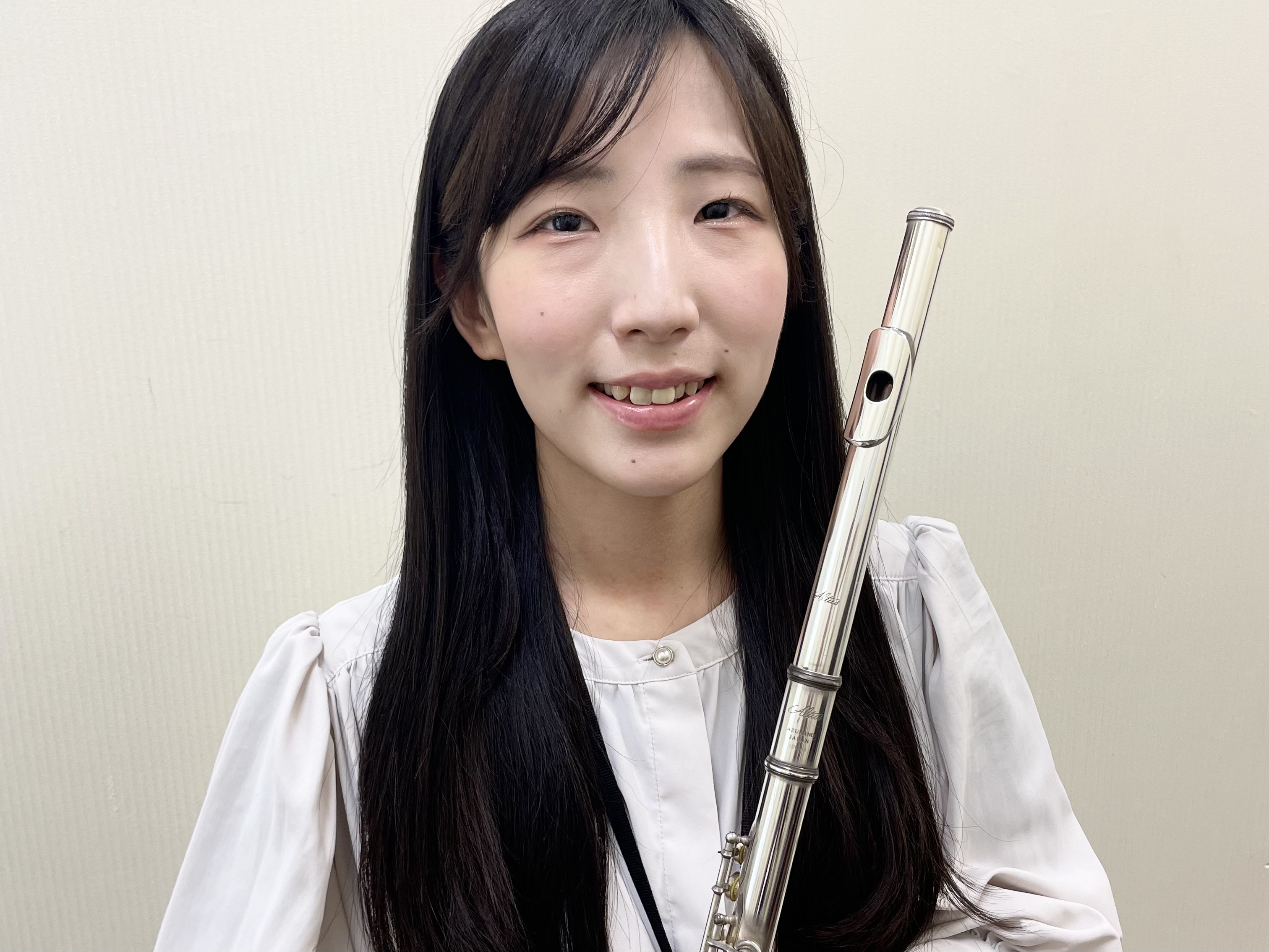こんにちは！フルートインストラクターの荒川です！ あじさいが綺麗に色付き始めましたね。 雨の音を伴奏にしっとりフルートの音色を楽しむ・・・ そんな日常を始めてみませんか？ CONTENTS6月の体験レッスンスケジュールフルートサロンとは1ヶ月お試しレッスンお問い合わせ6月の体験レッスンスケジュール  [&hellip;]