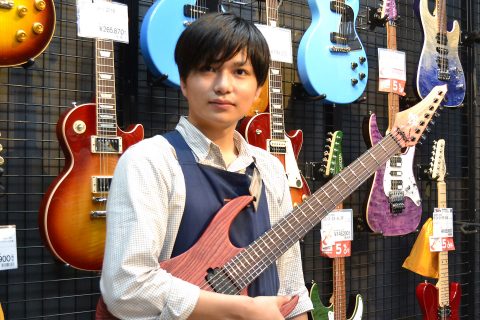 スタッフ写真 ギターアドバイザー エレキベース・エフェクター・アンプ 楠