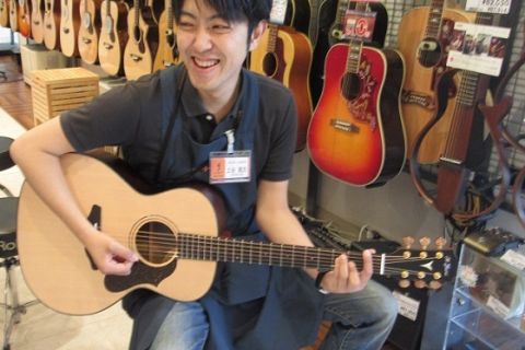 スタッフ写真 ギターアドバイザー、アコースティックギター・弦楽器・ドラム関連・ライブイベント 土谷