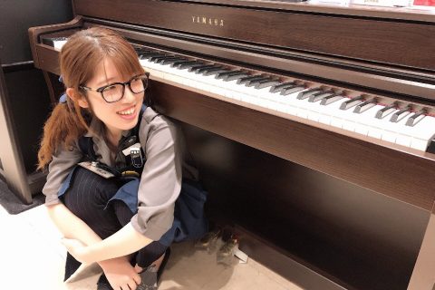 スタッフ写真 電子ピアノ・アコースティックピアノ・キーボードアクセサリー・音楽教室 緒方