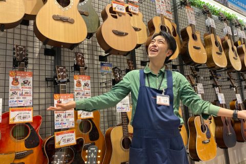 スタッフ写真 ギターアドバイザー、アコースティックギター・弦楽器・ドラム関連・ライブイベント 土谷