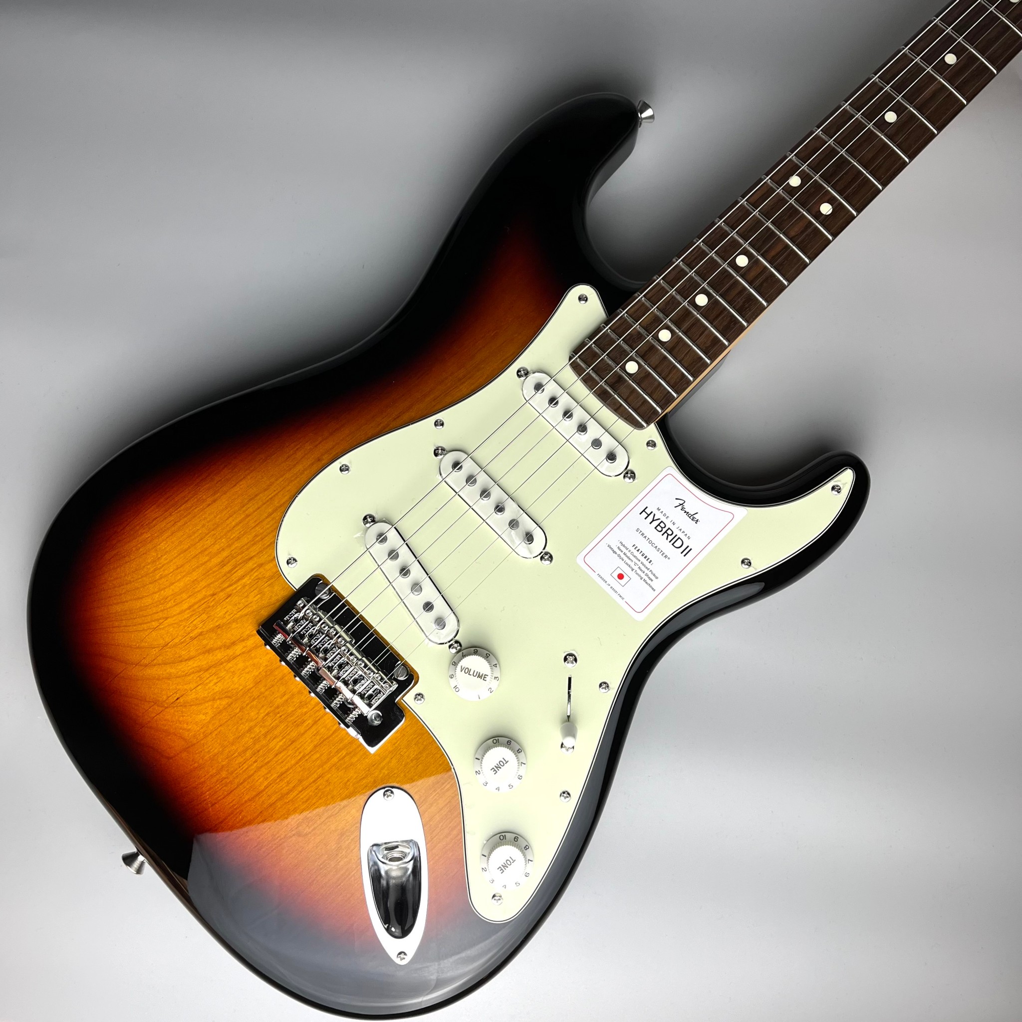 FENDERMade in Japan Hybrid II Stratocaster Rosewood Fingerboard 3-Color Sunburst 