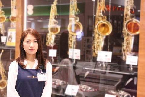 スタッフ写真 担当 管楽器 電子ピアノ 市原 幸奈