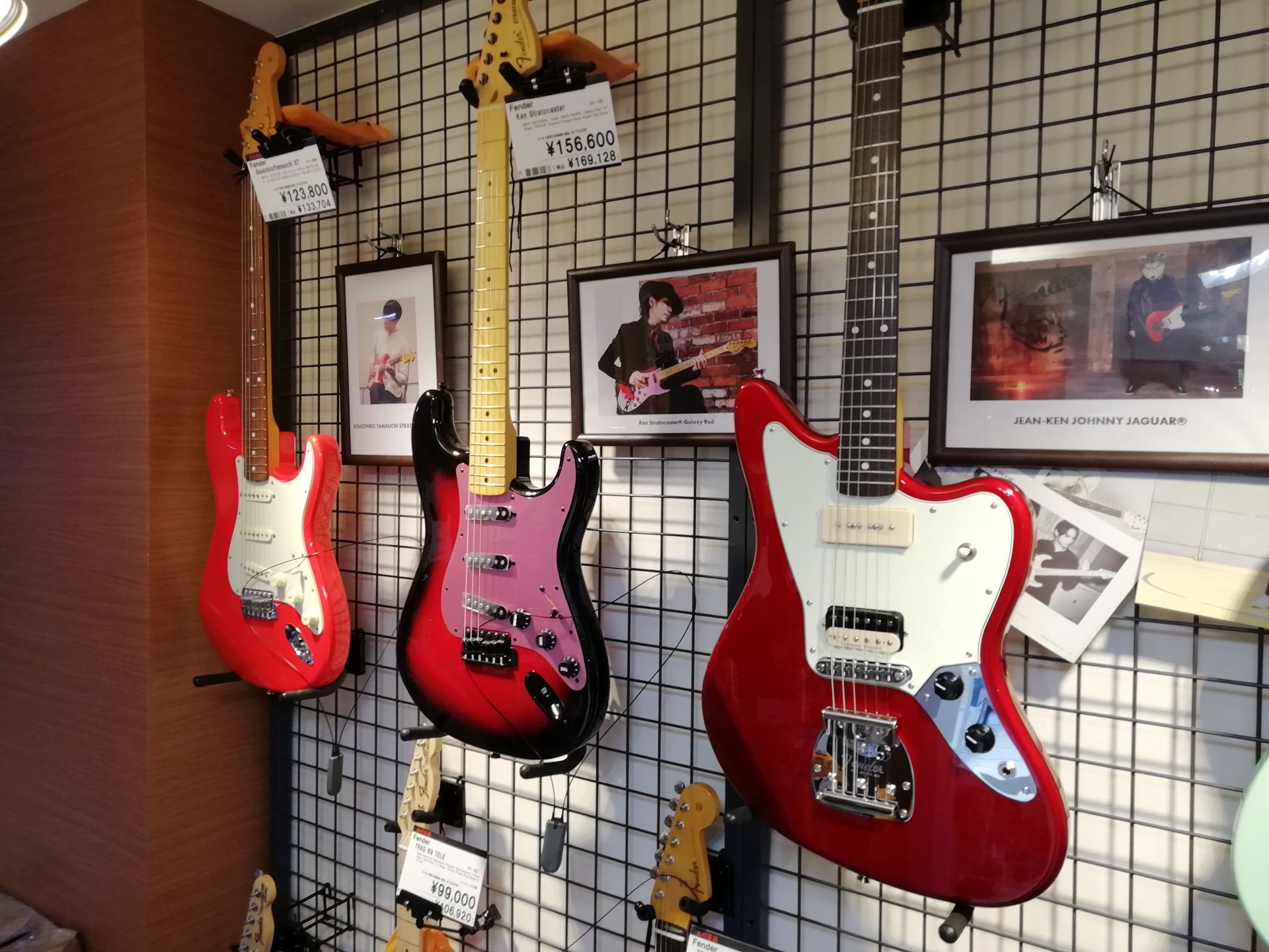 2018/12/30更新！ 島村楽器　熊本パルコ店　エレキギターのアーティストモデル在庫の情報です！担当なかがわ 左から、、 *Fender SOUICHIRO YAMAUCHI STRATOCASTER Japan Exclusive Fiesta Red フジファブリックのキャリアを通じて 62 […]