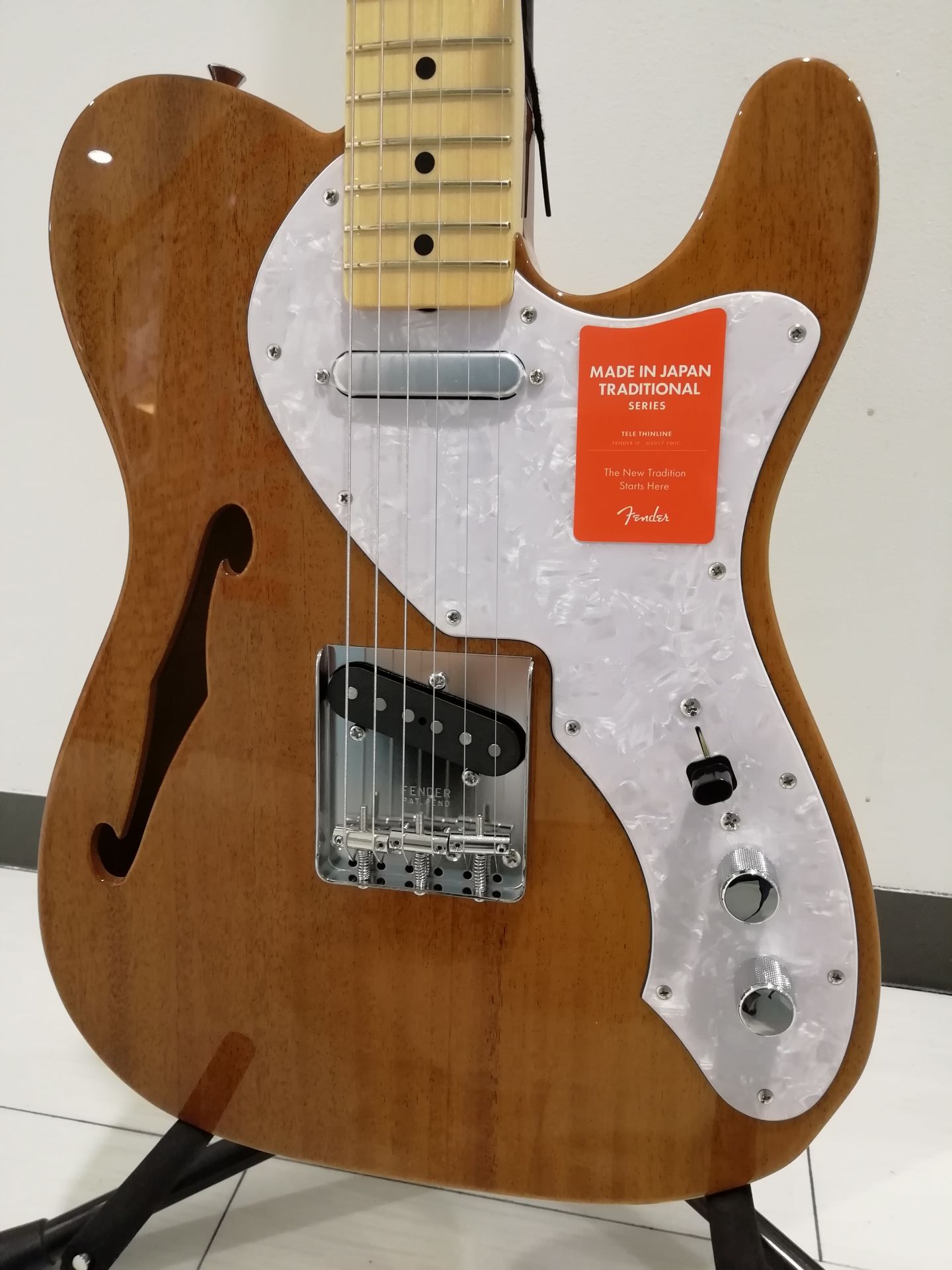 *MADE IN JAPAN TRADITIONAL 69 TELECASTER® THINLINE ホールが特徴的なセミホロウマホガニー製のMade in Japan Traditional 69 Telecaster Thinline。アルニコマグネットピックアップにより、ミッドレンジの豊かなト […]