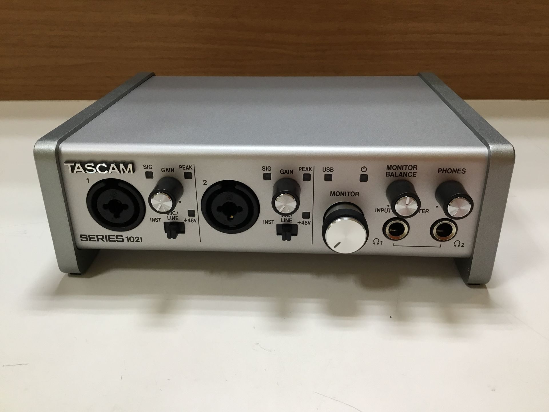 TASCAM / SERIES 102i 入荷しました