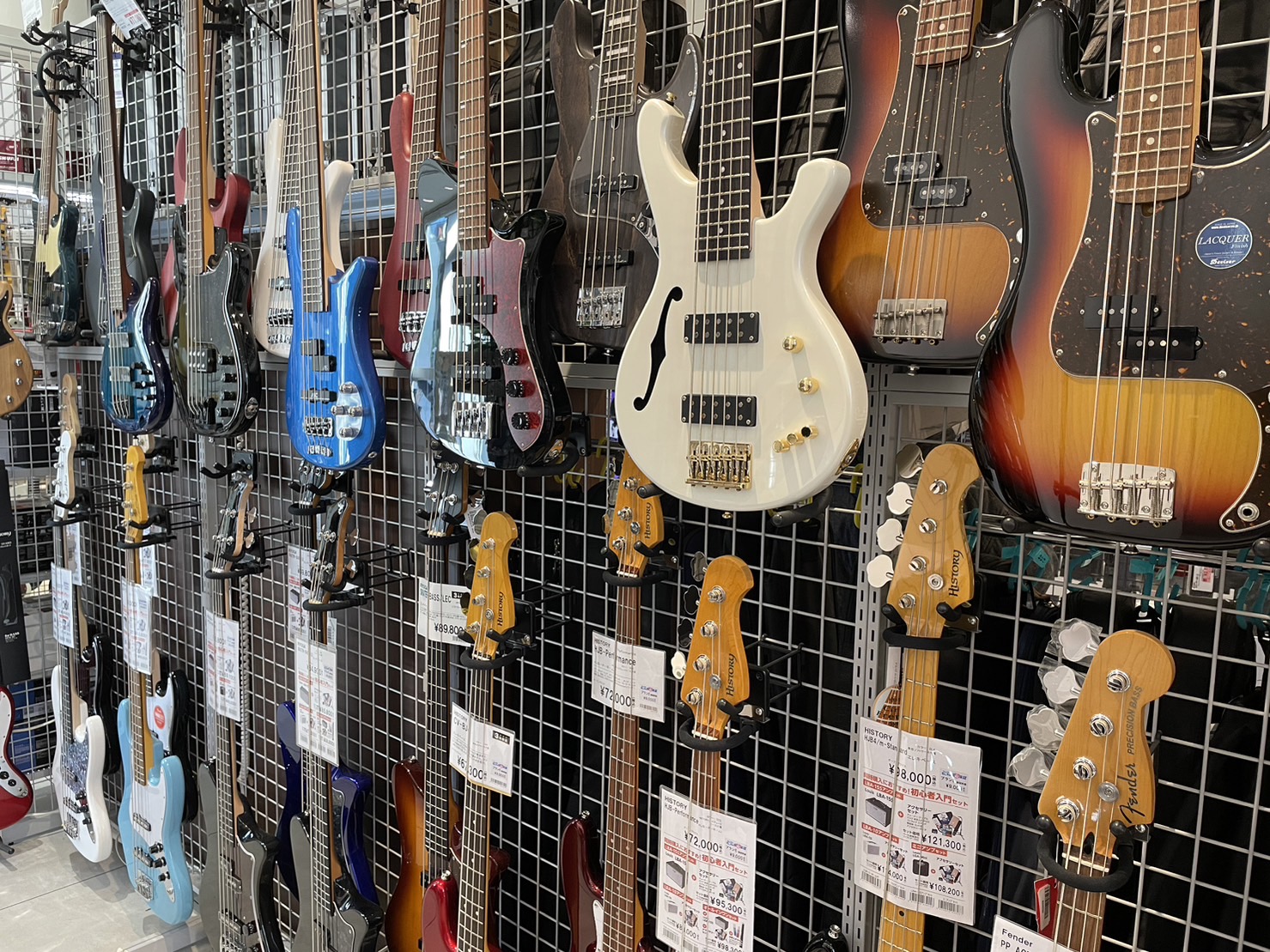 とってもお買い得な、Warwick特価品のご紹介です！ 皆さんこんにちは♪本日は、長期展示品によりお買い求め易いお値段になっているWarwick(ワーウィック)の特価品についてご紹介いたします。お電話にて、在庫のお問い合わせ、商品の状態についてのお問い合わせを受け付けておりますので、お気軽にお問い合 […]